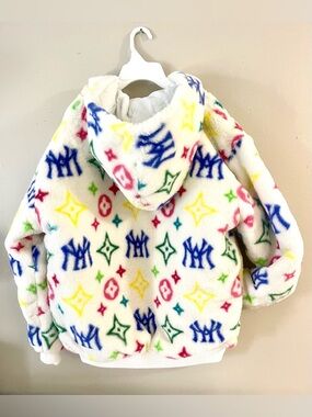 MINK HOODED JACKET (CREAM) Plush with Multicolor Logo Pattern Large